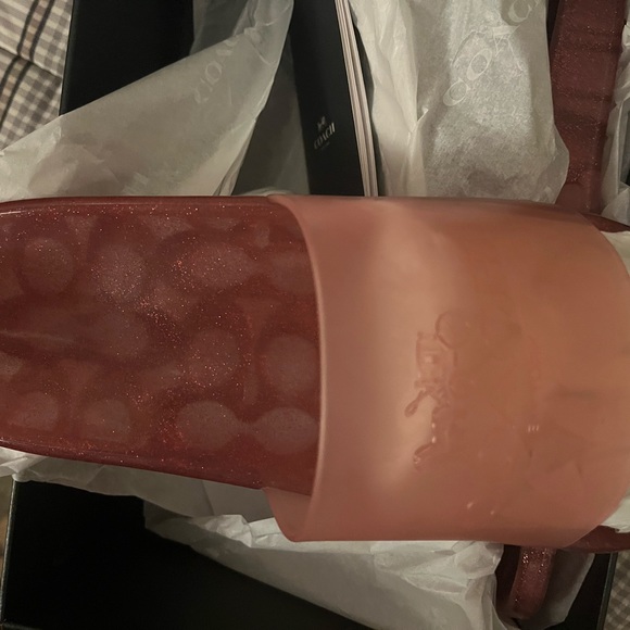 Brand new pink Coach slides - Picture 4 of 7